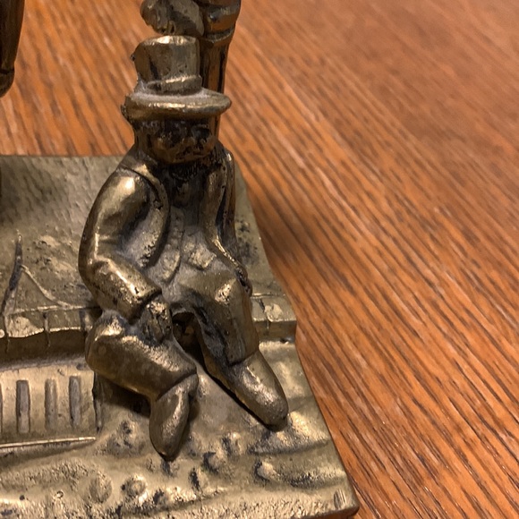 Vintage solid brass British street corner scene signed NVB, Peg Design Pend 7” - Picture 6 of 7